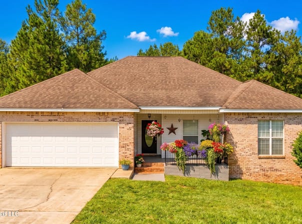 21645 E Ridge Drive, Saucier, MS 39574