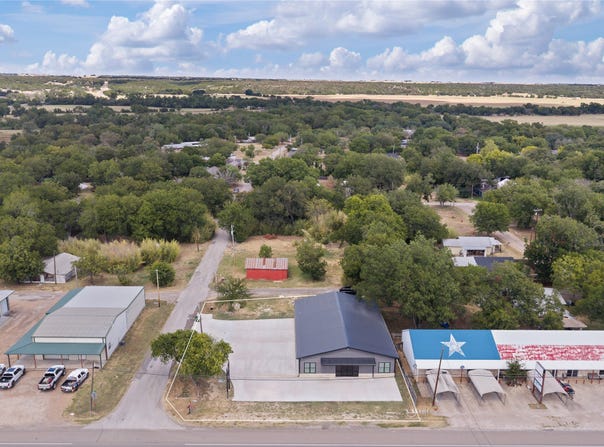 801 E Avenue C, Valley Mills, TX 76689