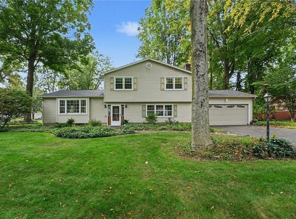 11 Tall Tree Ln, Fairport, NY 14450