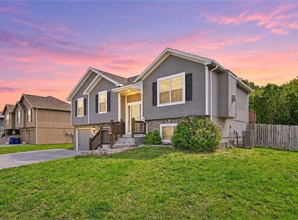 19205 Switchgrass Drive, Smithville, MO 64089