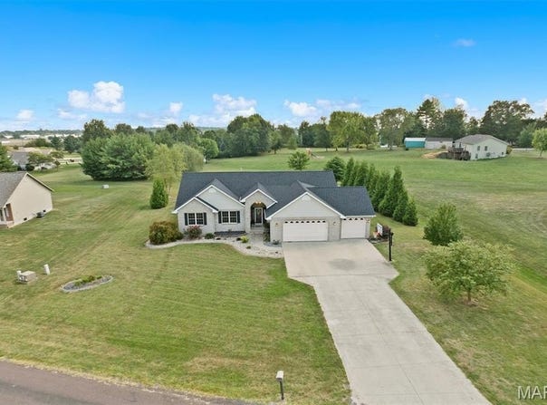 20 Glory Drive, Highland, IL 62249