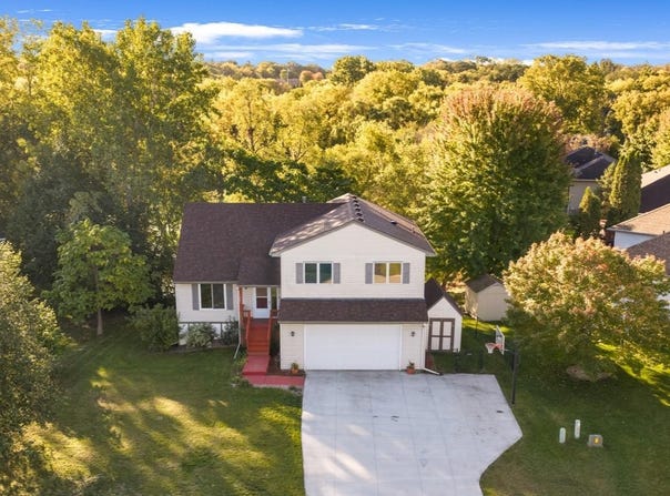 1001 Forest Glen Court, Burnsville, MN 55337