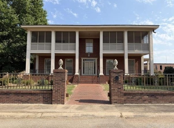 222 W 1st, DeWitt, AR 72042