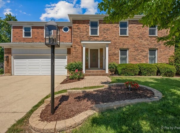 1280 Pembrook Circle, Roselle, IL 60172