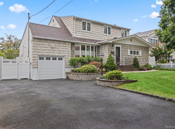 115 N John Street, Massapequa, NY 11758