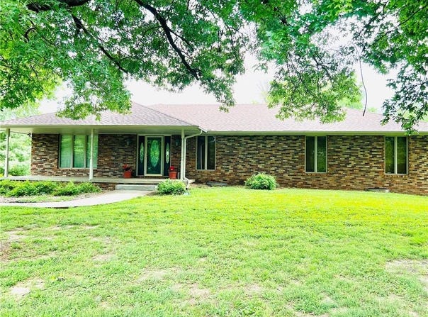 8201 SE 371 Highway, St Joseph, MO 64507
