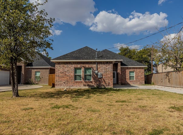 807 Dr Martin Luther King Jr Boulevard, Waxahachie, TX 75165