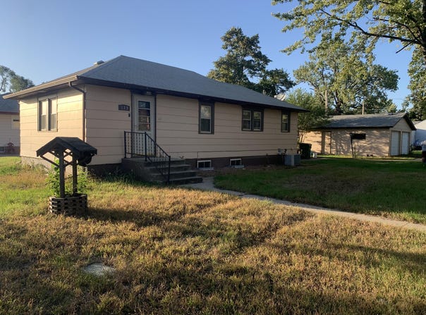 379 Nicollet Ave SW, Huron, SD 57350