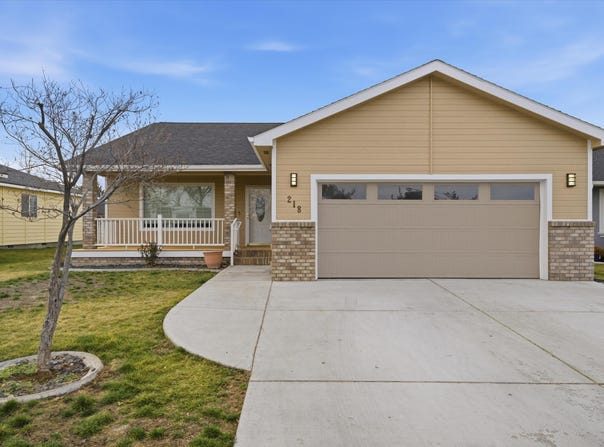 218 Sun Willows Blvd, Pasco, WA 99301