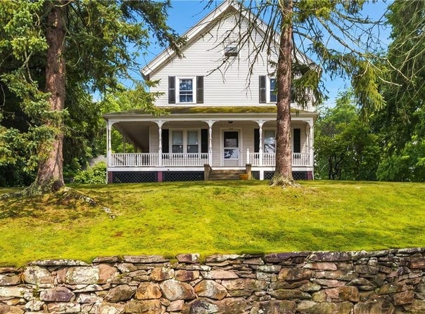 3 Whipple Avenue, Smithfield, RI 02917