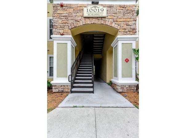 10019 COURTNEY PALMS BOULEVARD, TAMPA, FL 33619