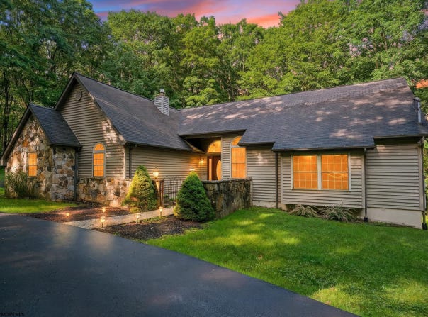 888 E Alpine Drive, Terra Alta, WV 26764