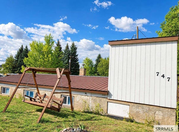 747 W 2nd N, St Anthony, ID 83445