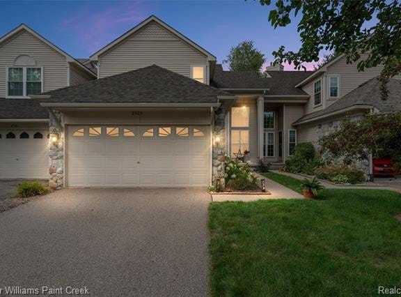 2529 Pine Drive, Wixom, MI 48393