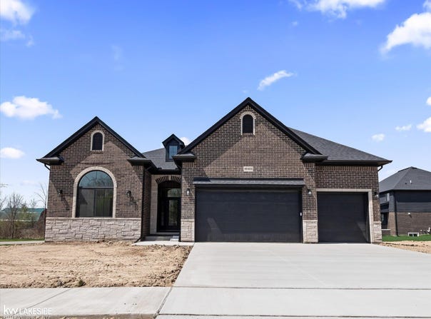 18816 Via Firenze, Macomb, MI 48044