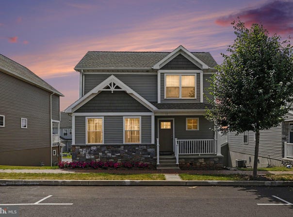 12 PACIFIC Boulevard, EPHRATA, PA 17522