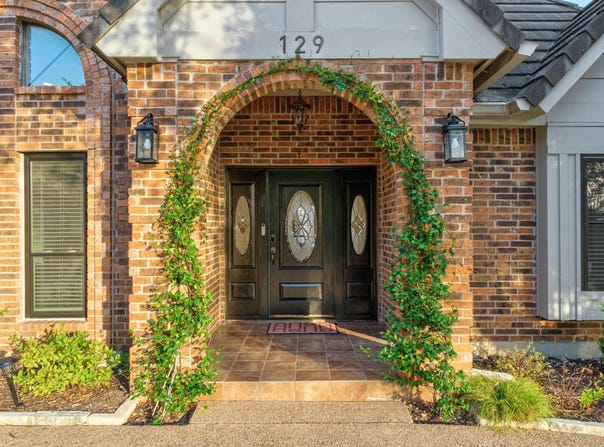 129 CREST VIEW Dr, Lakeway, TX 78734