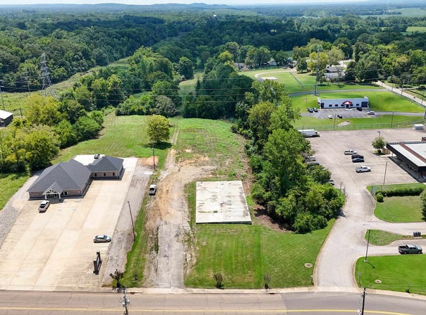 665 WATER St, Savannah, TN 38372