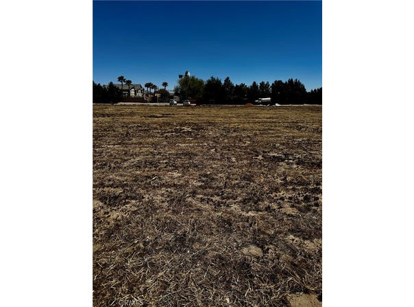 1 Clearview Drive, Apple Valley, CA 92308