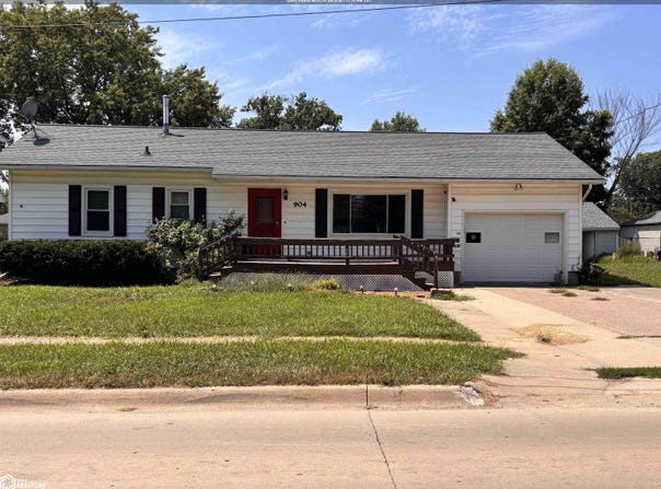 904 S 6Th Street, Fairfield, IA 52556