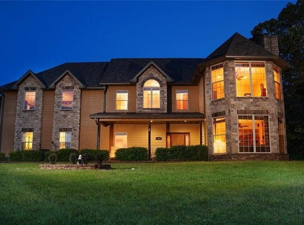 1318 Oakwood Drive, Hollister, MO 65672