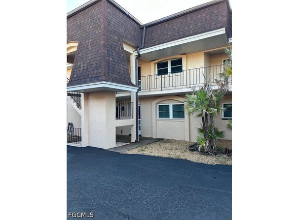 7401 Constitution Circle, Fort Myers, FL 33967
