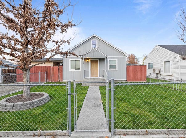 229 E 5th ave, Kennewick, WA 99336