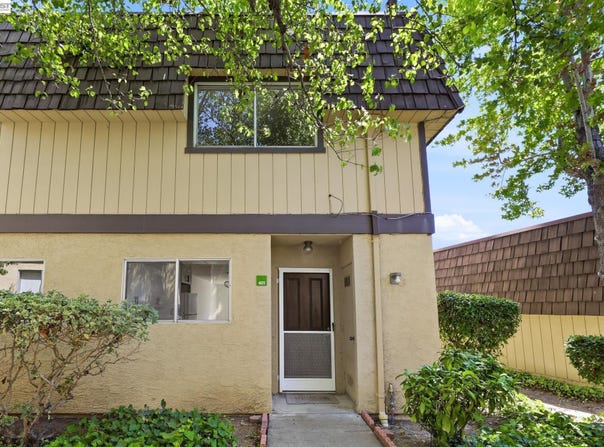 10401 Shaw St, Oakland, CA 94605