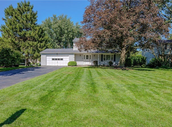 96 Havenshire Rd, Penfield, NY 14625