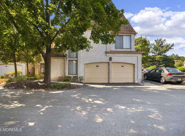 124 Park Gate Drive, Edison, NJ 08820