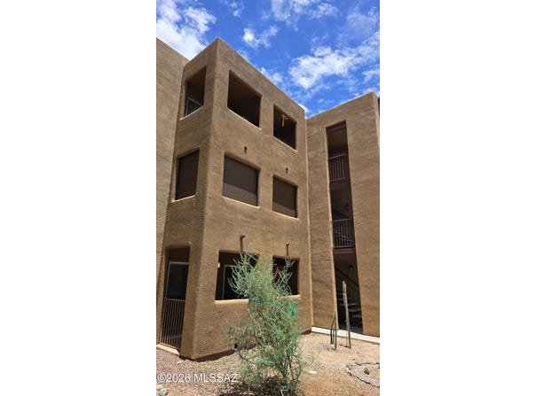 1810 E Blacklidge Drive, Tucson, AZ 85719