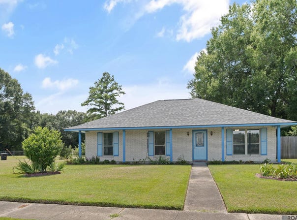 10003 E Brookside Dr, Central, LA 70818