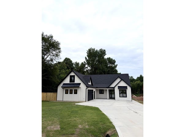 141 Babb Rd, Campobello, SC 29322