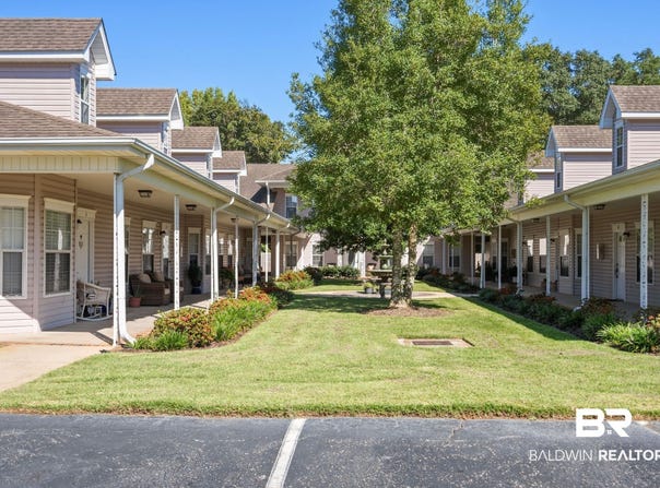 102 Courthouse Dr, Fairhope, AL 36532