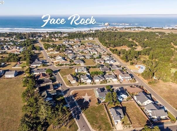 2688 Cascara Ave, Bandon, OR 97411