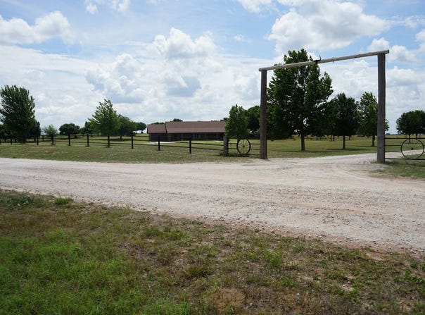 213719 E. CR 42, Mooreland, OK 73852