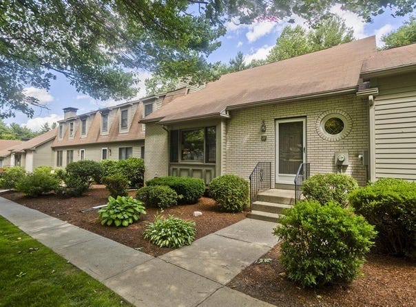 419 Southwick Rd, Westfield, MA 01085