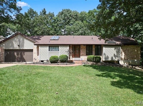 1604 Creightonwood Court, High Ridge, MO 63049
