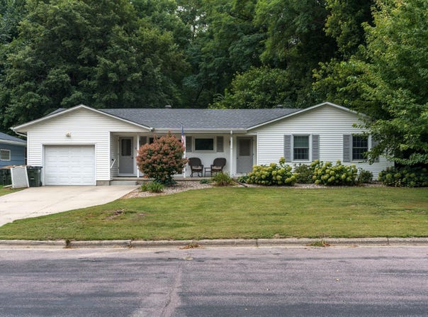 828 Lower Johnson Circle, Saint Peter, MN 56082