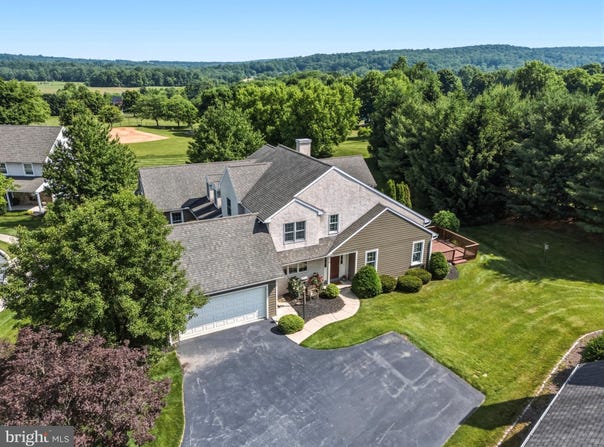 8 PARKSIDE Drive, ELVERSON, PA 19520