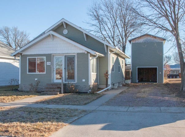 170 N 11th Ave, BURWELL, NE 68823