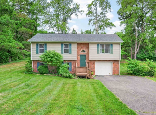 1207 GLADEWOOD Drive, Blacksburg, VA 24060