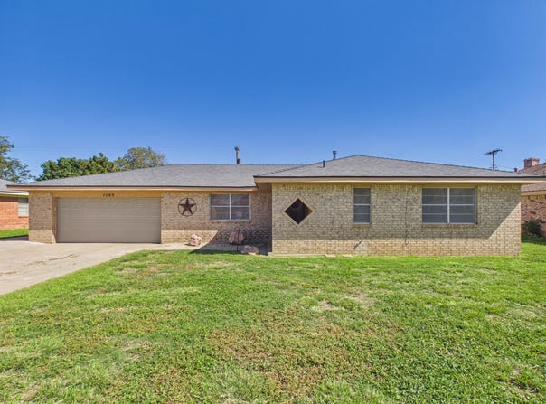 1105 Mills Avenue, Dumas, TX 79029