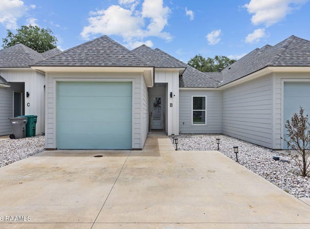 300 Avenue B, Broussard, LA 70518