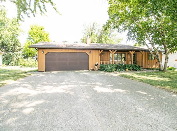 294 12th Ave.NE, Sioux Center, IA 51250