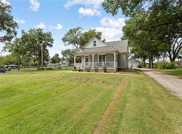328 S Ash Street, Ottawa, KS 66067