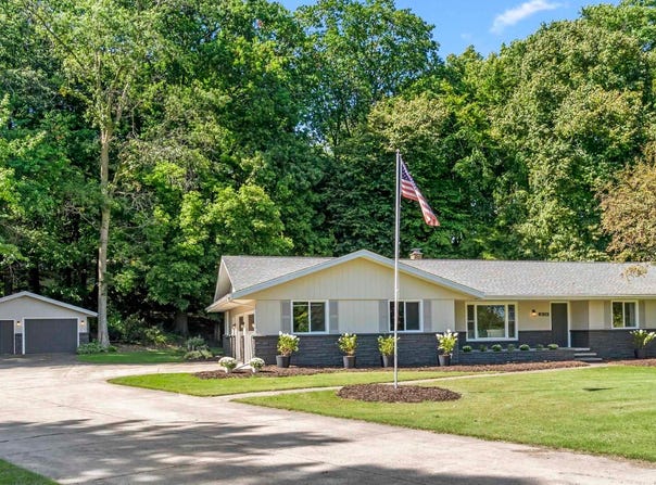 W3828 HIGHVIEW Drive, APPLETON, WI 54913