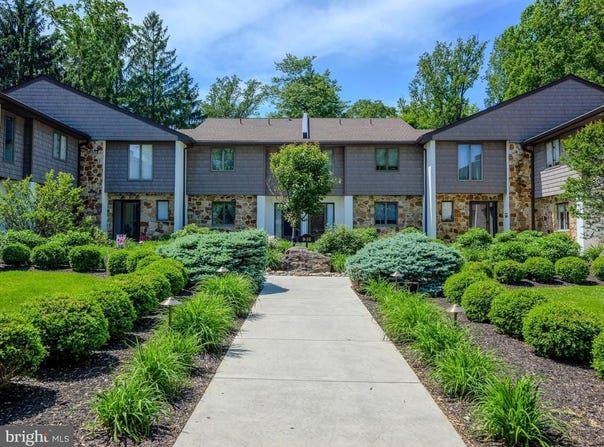 11 EAGLEVIEW DRIVE, NEWTOWN SQUARE, PA 19073