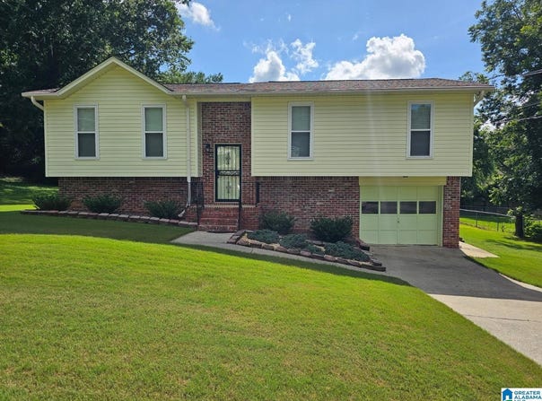 2448 TRACY LANE, CENTER POINT, AL 35215