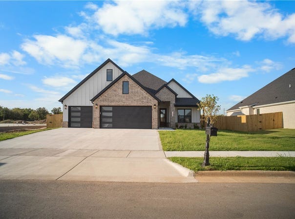 1130 Canyon Maple Street, Centerton, AR 72719